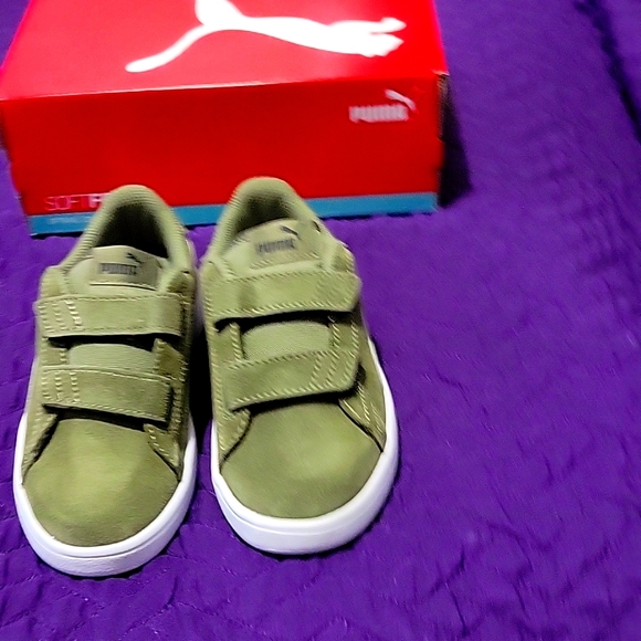 Puma Other - Puma Moss Green Kids size 13C soft foam sneakers